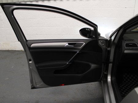 2017 Volkswagen Golf 1.2 TSI COMFORTLINE €16,450 thumbnail