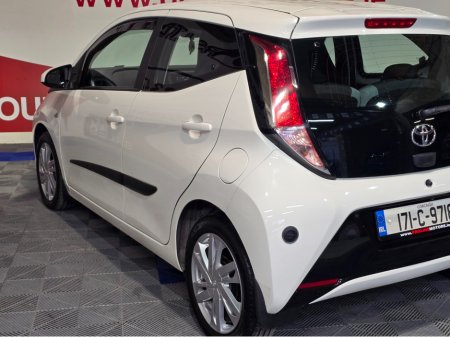 2017 Toyota Aygo - thumbnail 11