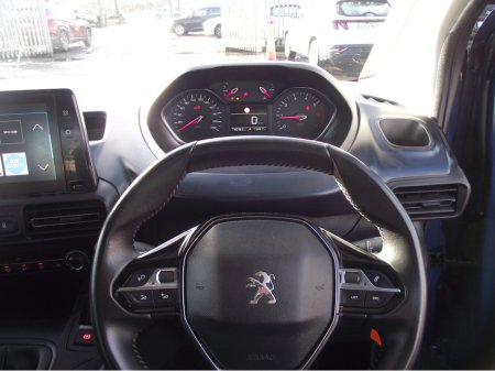 2019 Peugeot Rifter ALLURE 1.5 HDI 100PS 5DR MPV €17,950 thumbnail