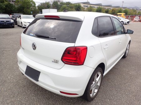 2016 Volkswagen Polo 1.2 TSI HIGHLINE PLUS PETROL AUTOMATIC // HEATED HALF LEATHER // PARK ASSIST // REVERSING CAMERA // PRO MEDIA PACK // CRUISE // FOGS // IDEAL STARTER CAR // IMMACULATE EXAMPLE €13,950