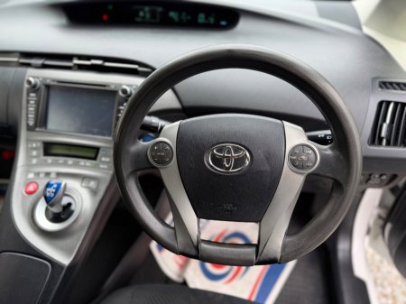 2012 Toyota Prius - thumbnail 5