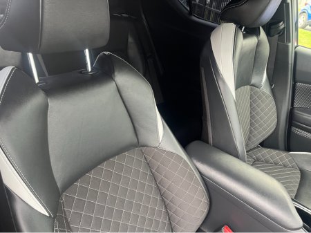 2019 Toyota C-HR 1.8 HYBRID AUTOMATIC HIGH SPEC €18,450 thumbnail