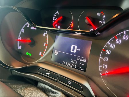 2024 Opel Crossland X Tiny Kms As New Petrol Manual High Spec 2024 Opel Crossland Rear Park Assist Apple Car Play www.bolands.ie Est.1955 €21,950 thumbnail