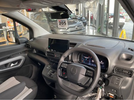 2026 Citroen Berlingo Multispace PLUS LWB BLUE HDI EAT8 AUTOMATIC 7 SEATS €47,000 thumbnail