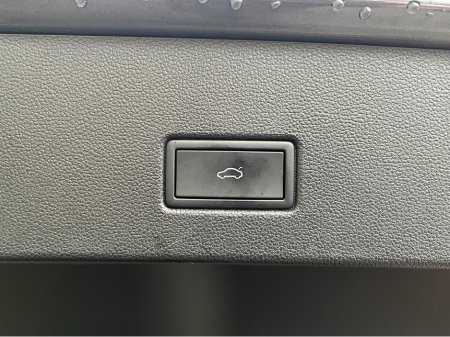 2022 Volkswagen T-Roc R-LINE AUTOMATIC 2.0 DIESEL //HIGH SPEC////HEATED SEATS//ADAPTIVE CRUISE CONTROL//KEYLESS ENTRY//REVERSE CAMERA// €29,950 thumbnail