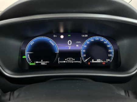 2025 Toyota Corolla LunaSport Hybrid €33,950 thumbnail