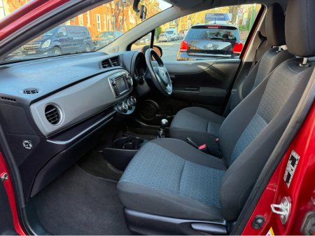 2013 Toyota Yaris - thumbnail 10