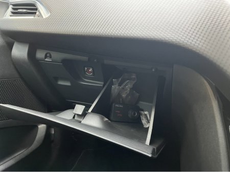 2017 Peugeot 2008 - thumbnail 15