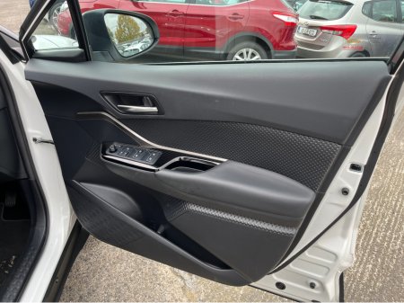 2020 Toyota C-HR HYBRID LUNA SPORT AUTOMATIC 1.8 PETROL //ADAPTIVE CRUISE CONTROL//KEYLESS ENTRY//REVERSE CAMERA//HEATED SEATS// €22,950 thumbnail