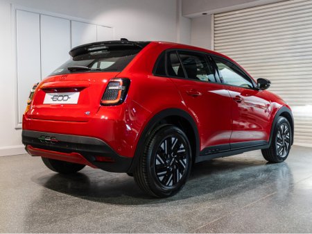 2025 Fiat 600 600e Red 54Kwh €27,950