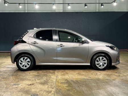 2021 Toyota Yaris - thumbnail 2