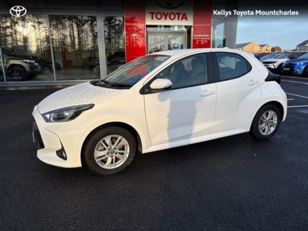 2024 Toyota Yaris YARIS 1.5 HYBRID LUNA thumbnail