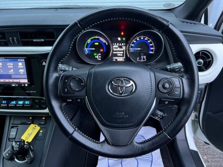 2016 Toyota Auris 1.8 HYBRID MODELLISTA PACK // 17" DIAMOND CUT ALLOYS // HEATED SEATS // REVERSE CAMERA €14,950 thumbnail