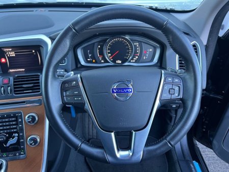 2017 Volvo XC60 D4 CLASSIC 2.0 D // OPENING PAN ROOF // LEATHER HEATED SEATS // REVERSE CAMERA €24,950 thumbnail