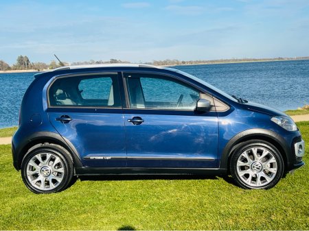 2015 Volkswagen up! 1.0L AUTO €9,500
