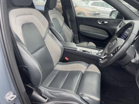 2023 Volvo XC60 Plus thumbnail