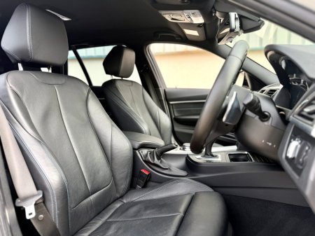 2018 BMW 3 Series - thumbnail 14