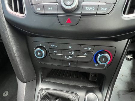 2017 Ford Focus - thumbnail 24