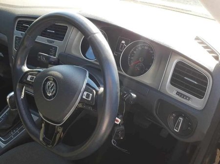 2015 Volkswagen Golf - view 3