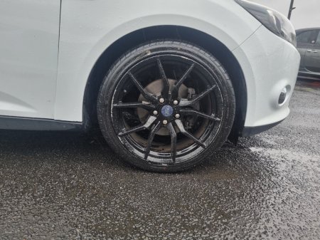 2014 Ford Focus - thumbnail 9