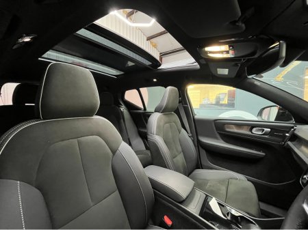 2023 Volvo XC40 - thumbnail 17