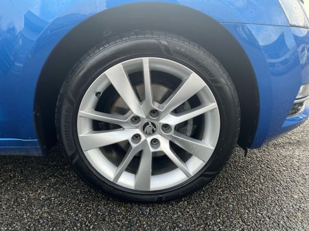 2021 Skoda Octavia - thumbnail 5