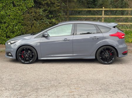 2017 Ford Focus - thumbnail 6
