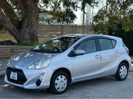 2017 Toyota Aqua - thumbnail 3