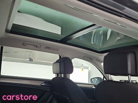 2018 Volkswagen Tiguan - thumbnail 17