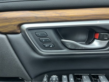 2019 Honda CR-V €27950 2019 HONDA CR-V HYBRID MASTERPIECE 2.0 AUTOMATIC / CRUISE CONTROL / REVERSE CAMERA / ELECTRIC MEMORY & HEATED SEATS / €27,950 thumbnail