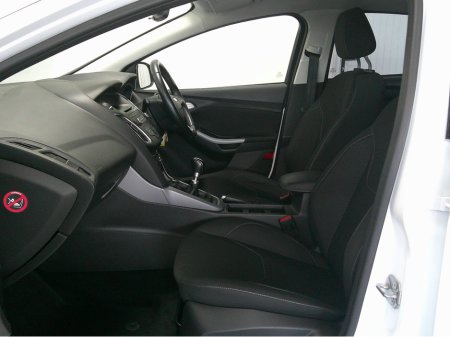 2017 Ford Focus - thumbnail 11