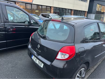 2010 Renault Clio 3 1.2 ONLY  47000KLMS///IRISH CAR WITH BRAND NEW NCT 9/2026 LOW TAX 280///TAXED OCT 2026///GREAT STARTER CAR OR TOWN RUNABOUT €4,500 thumbnail