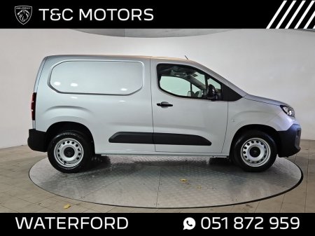 2025 Peugeot Partner Pro Plus, Automatic with Comfort Pack €25,606