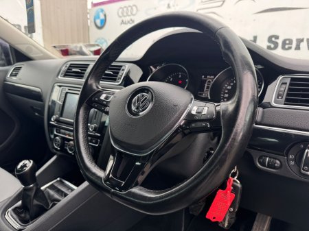 2017 Volkswagen Jetta - thumbnail 16