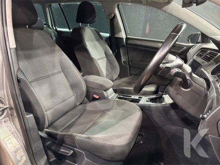 2017 Volkswagen Golf 1.2 TSI COMFORT LINE ESTATE - FACTORY ALLOYS - PADDLE SHIFT - CRUISE CONTROL - REAR CAMERA €14,450 thumbnail