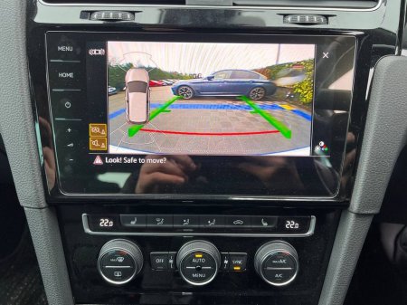 2020 Volkswagen Golf HIGHLINE 2.0 TDI // LEATHER HEATED SEATS // DIGITAL CLUSTER // LANE ASSIST €23,900 thumbnail