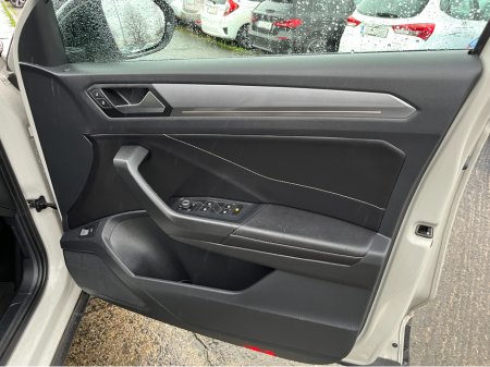 2023 Volkswagen T-Roc STYLE 1.0 PETROL //HIGH SPEC//HALF LEATHER HEATED SEATS//PANORAMIC GLASS ROOF//SAT NAV//REVERSE CAMERA// €27,950 thumbnail