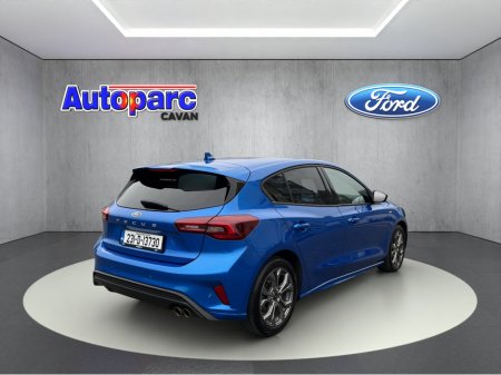 2023 Ford Focus - thumbnail 3