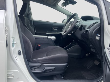 2020 Toyota Prius Alpha 2020 Toyota Prius Alpha  Self Charging Hybrid Automatic €19,950 thumbnail