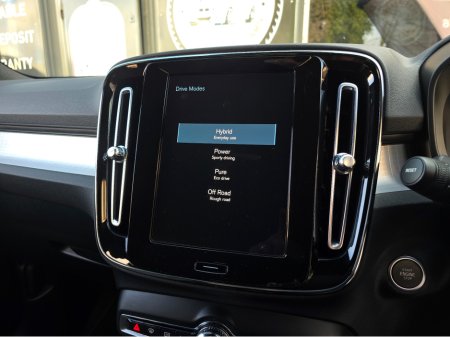 2023 Volvo XC40 - thumbnail 25