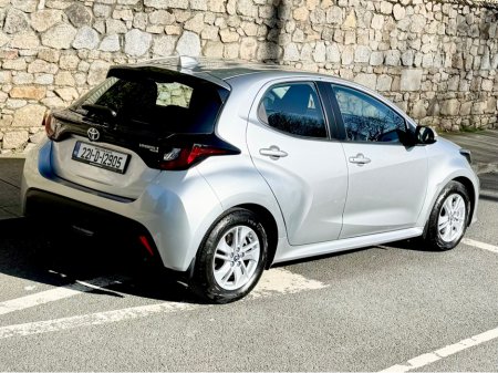 2022 Toyota Yaris - thumbnail 9