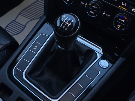 2016 Volkswagen Passat 2.0 TDI 150HP Highline BE €10,950 thumbnail