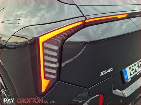 2025 Kia EV4 EV4 5 HB GT LINE LR 5DR AUTO €49,950 thumbnail