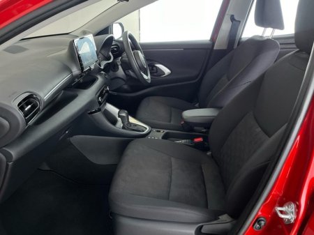 2025 Toyota Yaris HYBRID LUNA €26,950 thumbnail