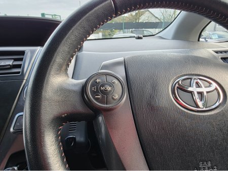 2014 Toyota Prius Alpha - thumbnail 19