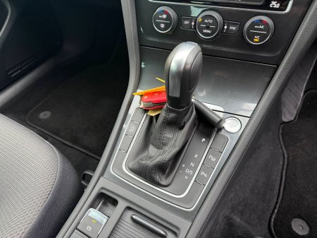 2020 Volkswagen Golf COMFORTLINE 1.2 TSI // VERY LOW MILEAGE // FULL SERVICE HISTORY // APPLE CARPLAY/ANDROID AUTO €20,900 thumbnail