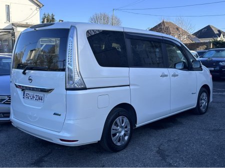 2015 Nissan Serena - thumbnail 7