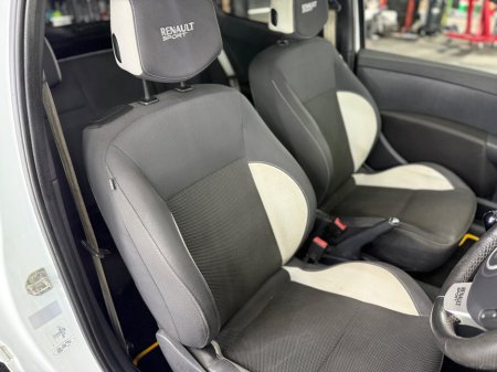 2012 Renault Clio - thumbnail 22