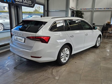 2021 Skoda Octavia - thumbnail 2