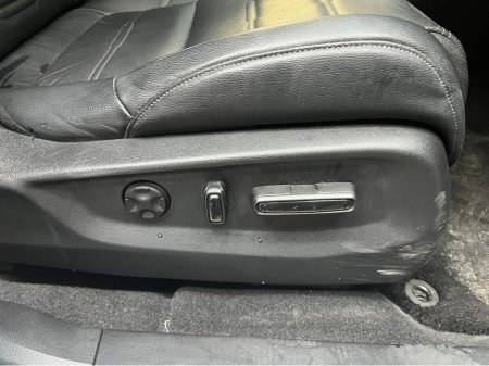 2019 Honda CR-V €27950 2019 HONDA CR-V HYBRID MASTERPIECE 2.0 AUTOMATIC / CRUISE CONTROL / REVERSE CAMERA / ELECTRIC MEMORY & HEATED SEATS / €27,950 thumbnail